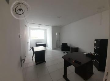Comercial · 28m² · Sala comercial na Praia da Enseada - Perto de todo comércio local.