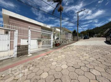5cf3a9bf · Casa, 2 dormitórios, 253 m², em Trindade