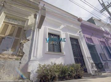 Casa · 116m² · 2 Quartos · Excelente casa de 116m² com 2 dormitórios no bairro Cidade Baixa.