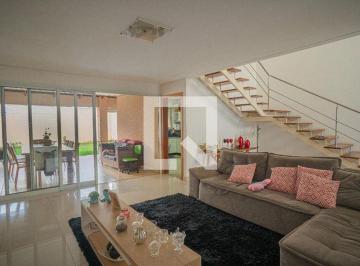 Casa de 3 quartos, Santa Isabel · Casa de 180 m² com 3 quartos à venda no Centro