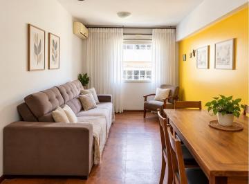 Living Amplo. · Apartamento com 2 Dormitórios e Vaga Coberta em Praia de Belas.