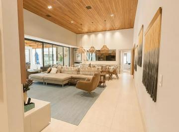 Casa de 3 quartos, Mogi das Cruzes · Casa para venda em Botujuru de 307.00m² com 3 Quartos, 3 Suites e 4 Garagens