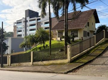 Foto 01 · Imperdível casa à venda em Joinville-SC, bairro Anita Garibaldi: 3 quartos, 1 suíte, 3 salas, 3 banh