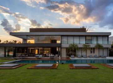 Casa · 1400m² · 7 Quartos · 10 Vagas · Mansão nova à venda no Condomínio Marina Guarujá, Canal de Bertioga.