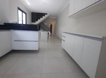 Casa · 125m² · 3 Quartos · 2 Vagas · Casa para alugar em Centro de 125.00m² com 3 Quartos, 1 Suite e 2 Garagens