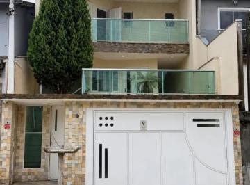 Casa · 255m² · 3 Quartos · 4 Vagas · Casa para alugar em Residencial Algarve de 255.00m² com 3 Quartos, 3 Suites e 4 Garagens