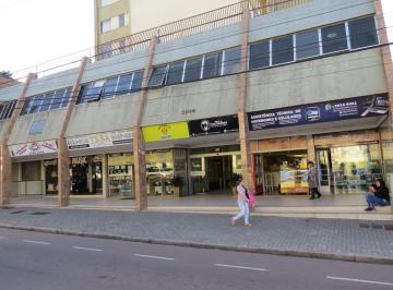 Comercial , Curitiba · Loja muito bem localizada, de frente ao Shopping Estação e Cefet
