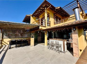 Casa · 197m² · 3 Quartos · 2 Vagas · Luxo em Condomínio: Casa Moderna em Ilhabela