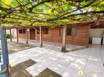 img0 · Casa com 2 Quarto(s) e 1 banheiro(s) para Alugar, 120 m² por R$ 950 / Mês