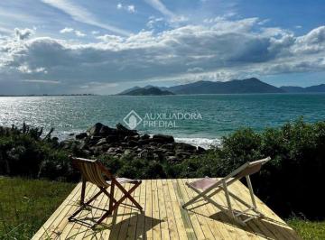 Casa · 150m² · 3 Quartos · Um refúgio exclusivo à beira-mar