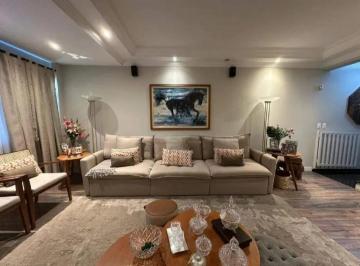 Casa · 324m² · 4 Quartos · 7 Vagas · Sobrado de alto padrão no Bairro Olímpico em São Caetano do Sul/SP.