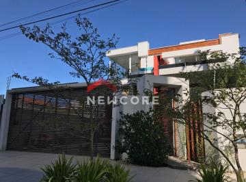 Casa · 349m² · 4 Quartos · 2 Vagas · Sobrado em Rua Luiz Lyria Martinez - Martim de Sá - Caraguatatuba/SP