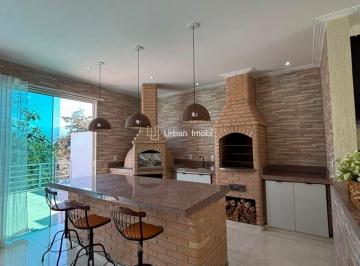 Casa · 220m² · 3 Quartos · 2 Vagas · Casa térrea com piscina e 3 suítes no Alphaville Resende