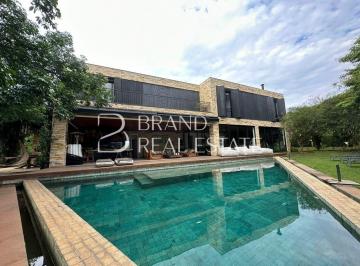 Casa · 800m² · 6 Quartos · 4 Vagas · Casa à Venda na Fazenda Boa Vista com 800m², 5 quartos e 4 vagas de garagem.