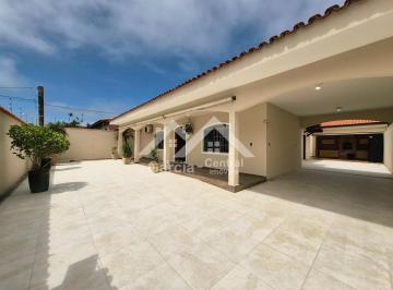 Casa · 223m² · 3 Quartos · 7 Vagas · Casa à Venda no Jardim Beira Mar em Peruíbe com Quintal