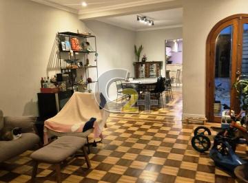Casa · 170m² · 3 Quartos · 2 Vagas · Casa Padrão para Locação na Vila Romana com 3 quartos, 1 suíte e 2 vagas de garagem.