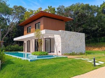 a86ecbda79800494d892a12591cb289cd66e2ce5 · Casa de Alto Padrão com Piscina Privativa e Vista para Área de Preservação