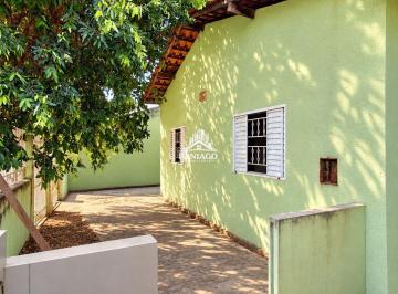 Casa · 153m² · 2 Quartos · 1 Vaga · Casa Quintal, Espaço Externo, Localizada no Bairro Areão, Próxima à Região Centr