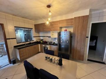 a0f87cee84aa50b243f8ed7ec40d084327f2f5ed · Sobrado com 3 imóveis / 2 casas com cozinha planejada e área gourmet por R$ 350.000 - Parque Bandeir