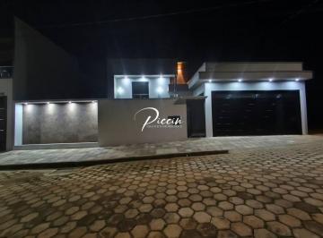 09e8a08937b602e4dff3498dde78e87333aa6b25 · Casa em São Lourenço