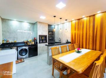 Edícula  · Casa semimobiliada com edícula integrada e acabamento moderno