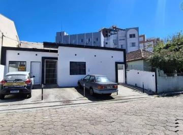 db86658f32a75a8365c89fd58f89860d206bd0ee · Casa para alugar no bairro Trindade