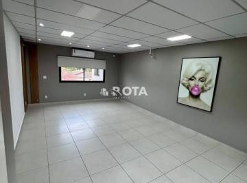 b35645ef5e544baf6d31c62a39400d80ff142b51 · Salas comerciais amplas com layout dinâmico