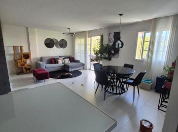 Apartamento · 180m² · 2 Quartos · 2 Vagas · Vendo Apartamento Cobertura Triplex nascente com 2 suítes reversível para 3, reformado, 2 vagas, tot