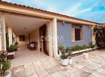 Casa · 3 Quartos · 1 Vaga · Casa com 3 suítes e 4 vagas em Messejana