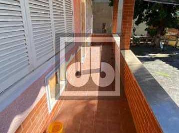 Casa · 475m² · 5 Quartos · 4 Vagas · 2 Casas na Praça Seca - Terreno de 1.452m² - Próximo ao Mundial. Agende Visita!