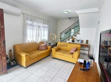 Casa · 92m² · 3 Quartos · 4 Vagas · Sobrado para venda em Centro de 92.00m² com 3 Quartos, 1 Suite e 4 Garagens