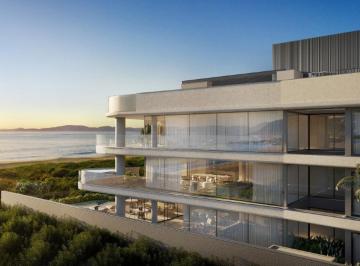 Torre do Ená de frente para a praia ao entardecer (imagem ilustrativa) · Apartamento com 4 suítes, piscina privativa e pé na areia no Ená, Estaleiro