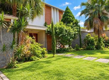 Casa · 708m² · 4 Quartos · 6 Vagas · Casa Padrão em Jacareí