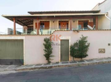 Casa · 220m² · 3 Quartos · 3 Vagas · Casa para venda em Coqueiros de 220.00m² com 3 Quartos, 1 Suite e 3 Garagens