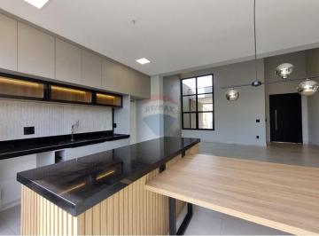 Casa · 154m² · 3 Quartos · 4 Vagas · Casa Térrea à Venda em Condomínio- 3 Suítes e Piscina