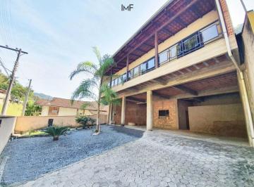 Casa · 300m² · 3 Quartos · 2 Vagas · Casa de Alvenaria à venda em Blumenau