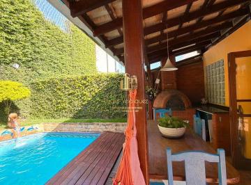 Casa · 365m² · 3 Quartos · 2 Vagas · Casa estilo praiana com 3 quartos, 1 suíte, churrasqueira e piscina em Louveira/SP