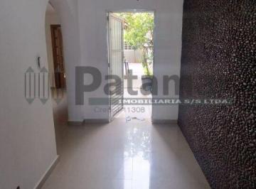 Casa · 195m² · 2 Quartos · 2 Vagas · Casa Espaçosa com Suíte, Terraço e Edícula na Região do Butantã