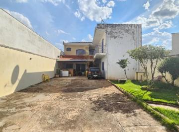 Casa · 306m² · 4 Quartos · 10 Vagas · Casa sobrado para alugar com quintal amplo, área de churrasco e 03 quartos, sendo 02 suítes no bairr
