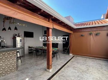 d6f9faeae2b2712edde04faa267d695445d98f1e · Casa no bairro Santa Mônica com quatro quartos e varanda gourmet.