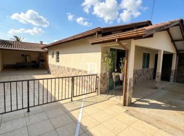 Casa · 120m² · 3 Quartos · 1 Vaga · Casa com Piscina e 3 dormitórios Porteira Fechada no Caminho Novo Palhoça SC.