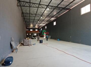 Comercial · 413m² · 3 Vagas · Galpão / Depósito / Armazém para alugar em Santa Cândida de 413.00m² com 3 Garagens