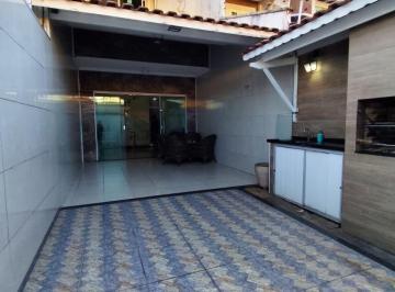 Casa · 109m² · 3 Quartos · 2 Vagas · Casa duplex na Maraponga | 3 suítes, projetados e deck com churrasqueira