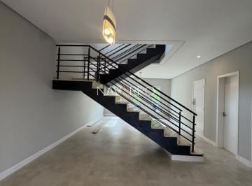 1 · Casa de condomínio reformada com 200 m², com 3 suítes para alugar no Aldeia da Mata.