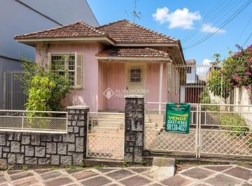 Casa · 349m² · 2 Quartos · 4 Vagas · Terreno de 349m², 10x34,9 m. Casa de madeira e peça de alvenaria nos fundos.