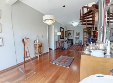 Apartamento · 215m² · 3 Quartos · 2 Vagas · Cobertura de 3 quartos, elevador e 2 vagas no bairro Três Figueiras.