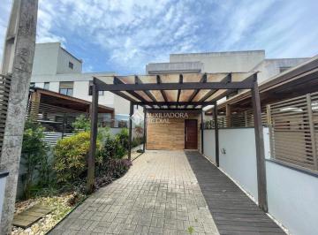 Casa · 118m² · 3 Quartos · Sobrado para Locação no Campeche - Florianópolis