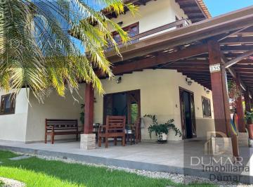 1 · Casa com 3 dorms c/ piscina em condomínio fechado