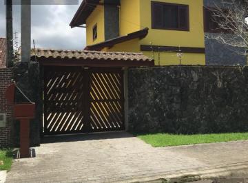 1 · Bela casa com piscina e churrasqueira no jardim samambaia