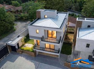Casa · 326m² · 3 Quartos · 4 Vagas · Cond. Taguaí Gardens - CASAS 0Km, modernas, 3 sts, lazer no condomínio!